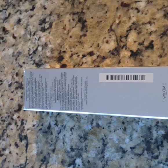 Skin Corrector For Wrinkles Pores And Texture - Picture 3 of 5